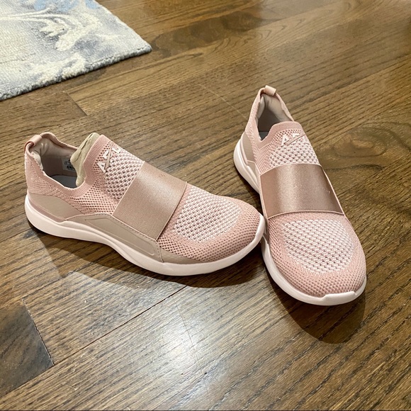 techloom bliss knit running shoe